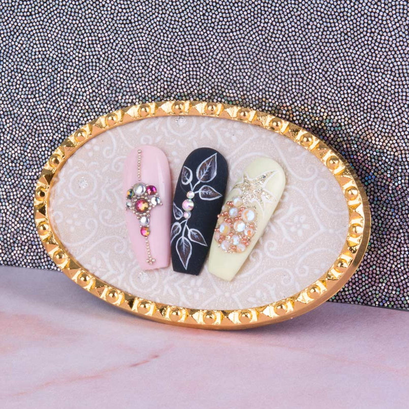 Dekorativna podlaga za prikaz barv in poslikav - elipsa z zlatimi kristalčki