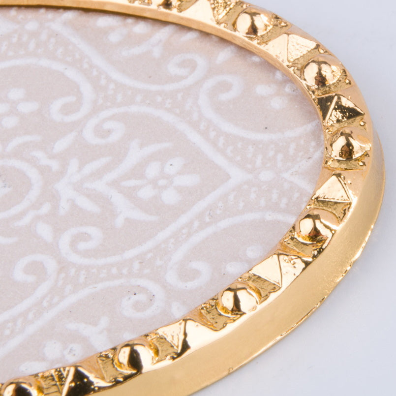 Dekorativna podlaga za prikaz barv in poslikav - elipsa z zlatimi kristalčki