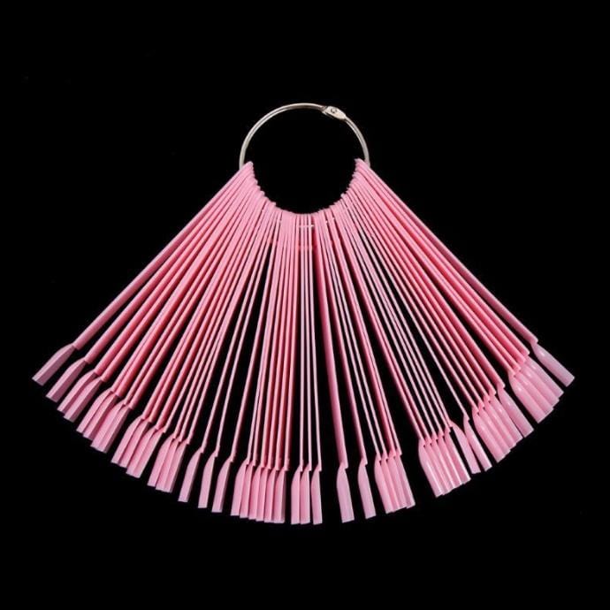 50 roza konic na kovinskem obroču za prikaz