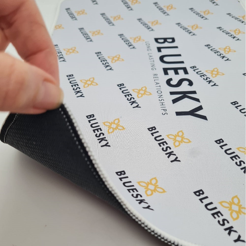 Bluesky namizna podlaga (majhna bela)