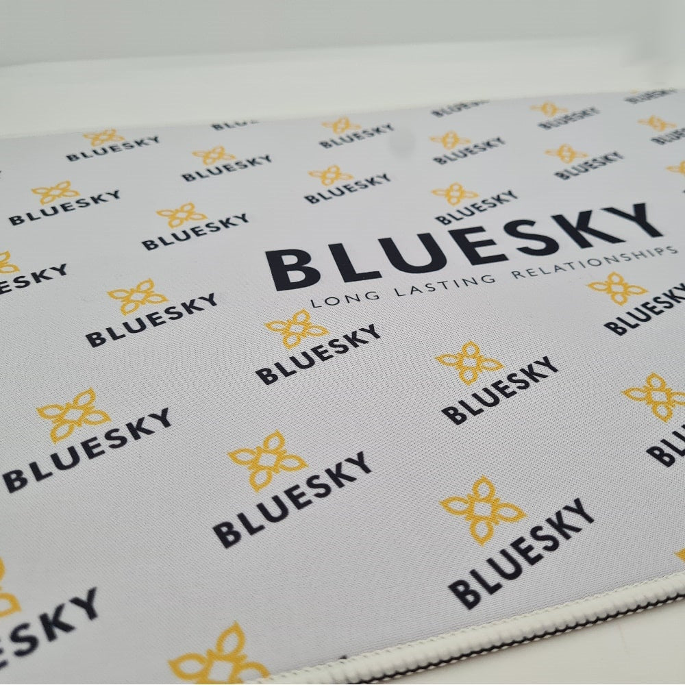 Bluesky namizna podlaga (majhna bela)