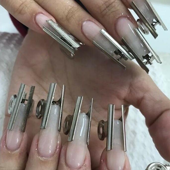 Kovinska ščipalka za oblikovanje C-linije nohta (RAZLIČNE VELIKOSTI) 1kos