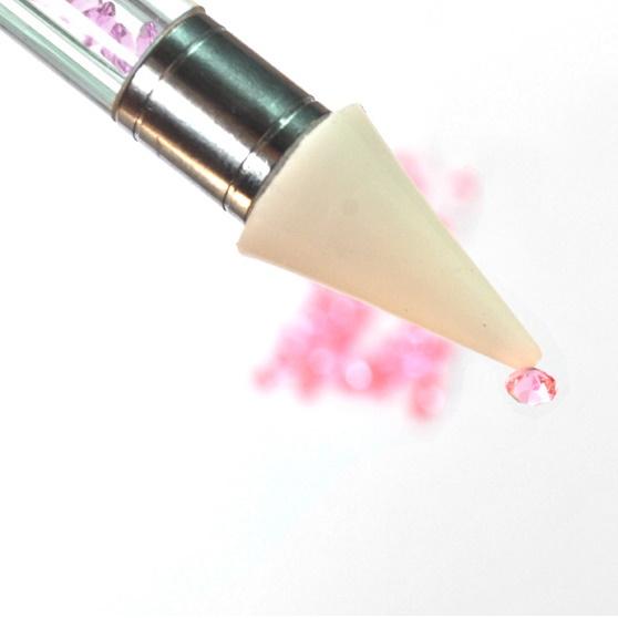 Pripomoček za enostavno nanašanje kristalčkov