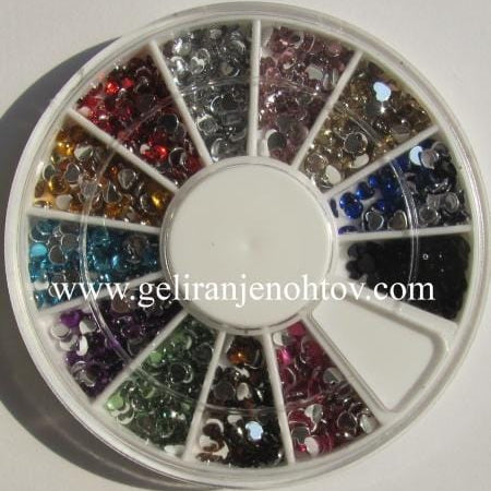 Okrasni kamenčki (srčki, različne barve)