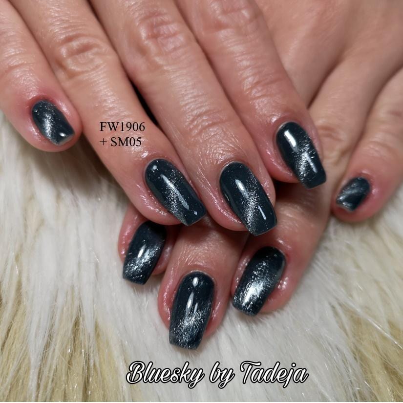 Bluesky UV/LED gel-lak (Smoothie cat eye - Magnetni SM05/ SW05), 10 ml