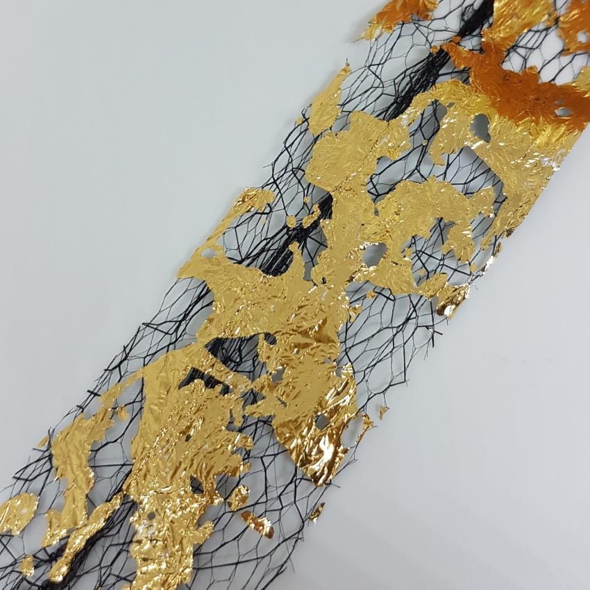 Nail art Zlata folija na črni mreži geliranjenohtov